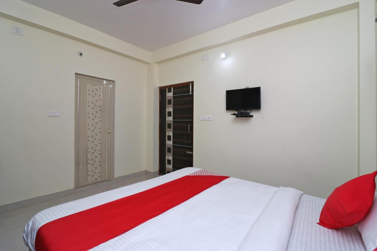 Oyo Hotel Ayush Palace Cuttack Exterior foto