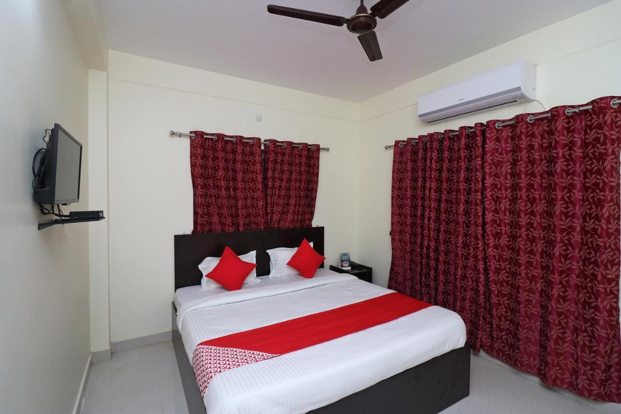 Oyo Hotel Ayush Palace Cuttack Exterior foto