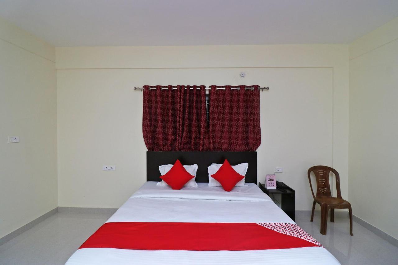 Oyo Hotel Ayush Palace Cuttack Exterior foto