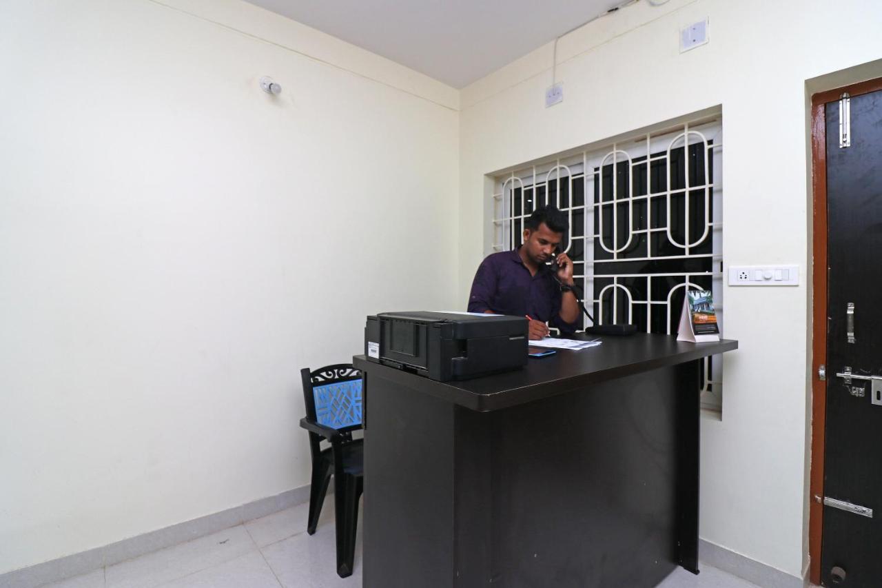 Oyo Hotel Ayush Palace Cuttack Exterior foto