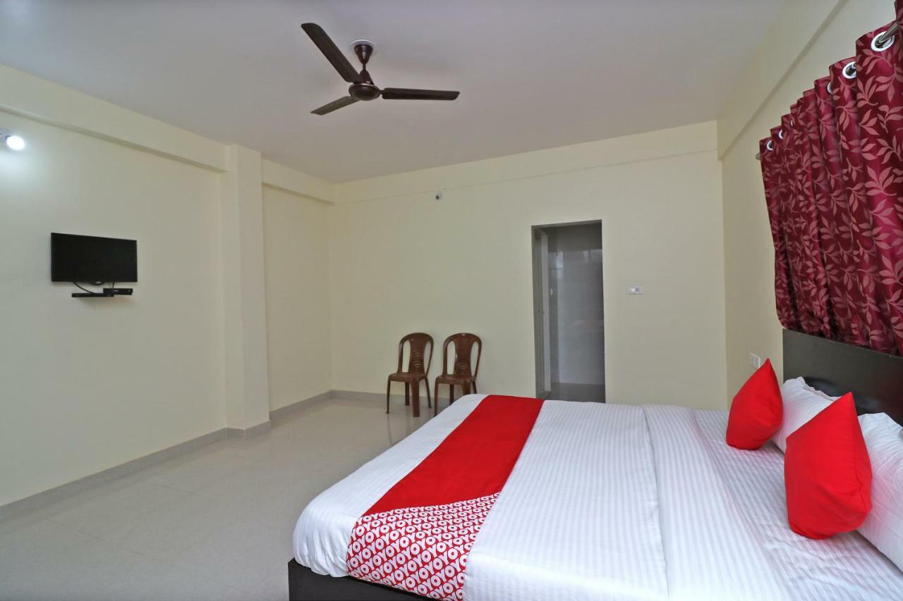 Oyo Hotel Ayush Palace Cuttack Exterior foto
