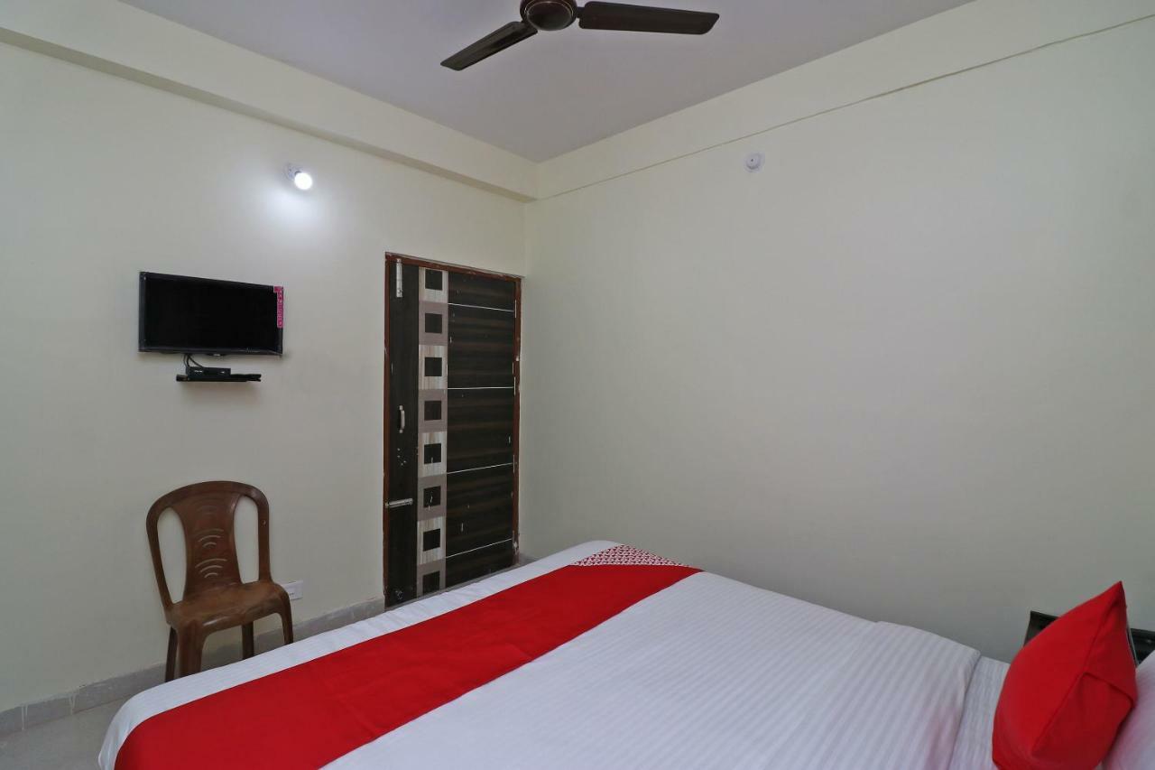 Oyo Hotel Ayush Palace Cuttack Exterior foto