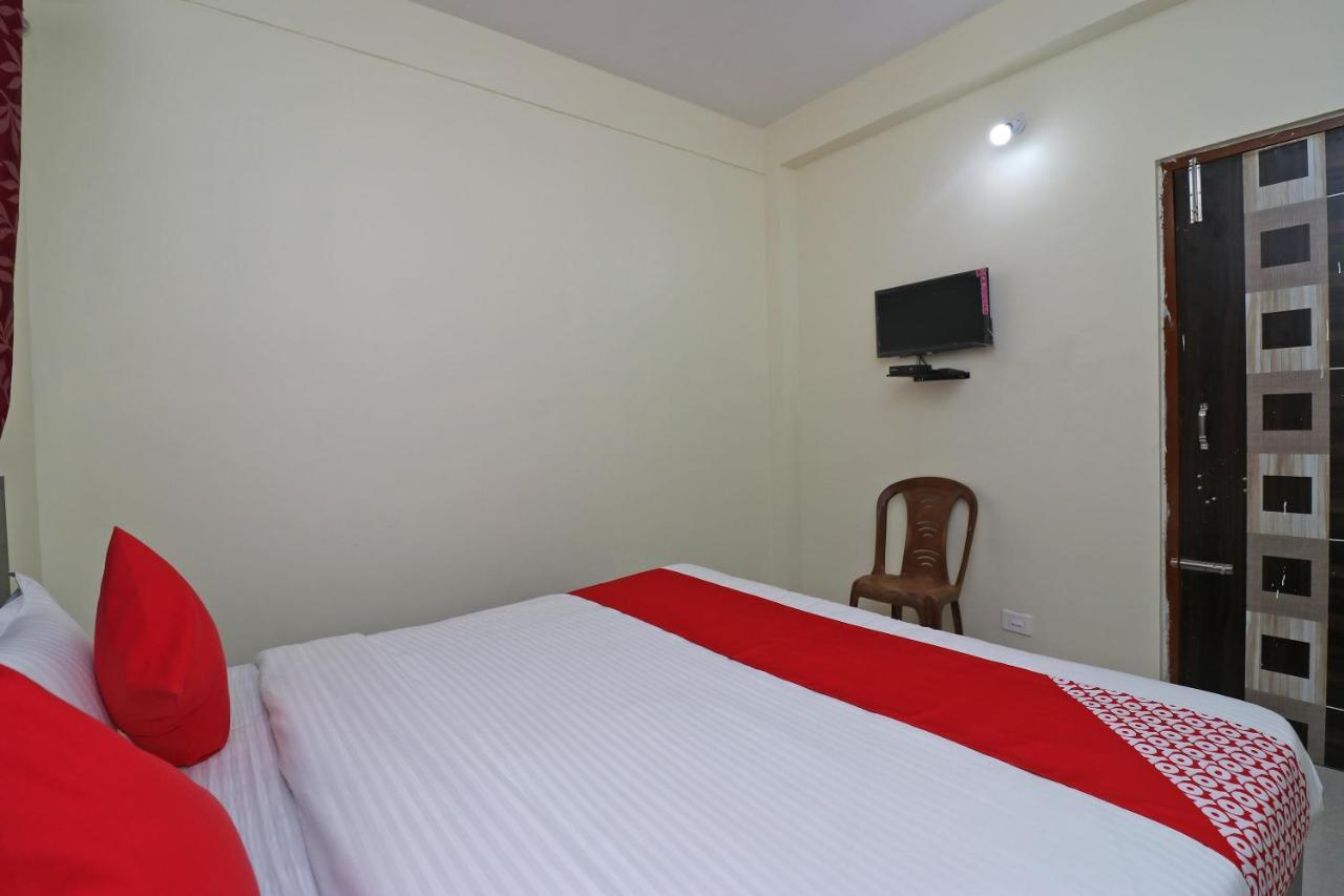 Oyo Hotel Ayush Palace Cuttack Exterior foto